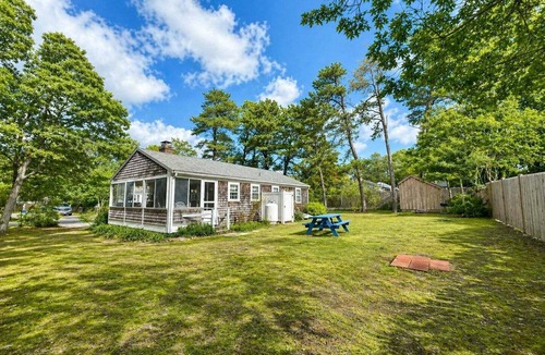 South Dennis House | Walking distance to John Kelly Park, Swan River and Kellys Bay