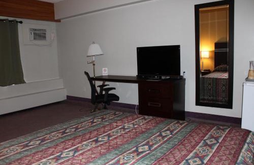 Rocky Mountain House Hotel | Walking Eagle Inn & Lodge