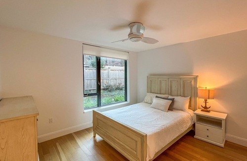 Roxbury Apartment | Walks to the Longwood are, modern apt with gym