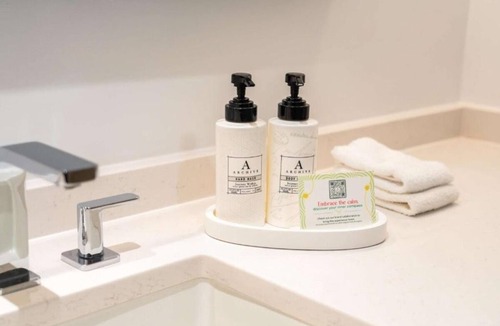 White Plains Hotel | Warm and Comfortable Pets Allowed Two Queen Room w/ Pool and Airport Shuttle