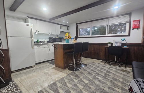 Waterloo Apartment | warm and cozy studio