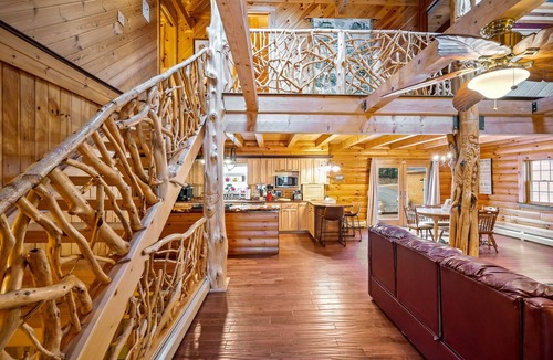 East Wakefield House | Warm Lakefront Log Cabin · Hot Tub · Game Room