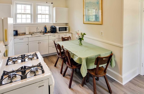 Warren Apartment | Warren Vacation Rental, Walk to Warren Town Beach