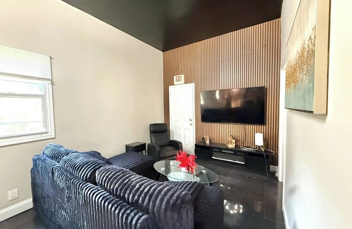 Guttenberg Apartment | Washer dryer 20 minutes to New York City