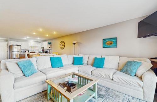 Center Ossipee House | Water's Edge at Deer Cove