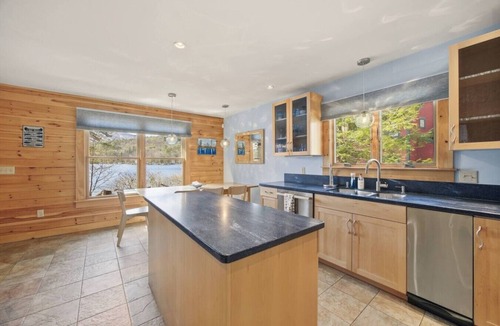 Mount Sunapee Cabin | Water’s Edge | Private Dock, Hot Tub & Kayaks