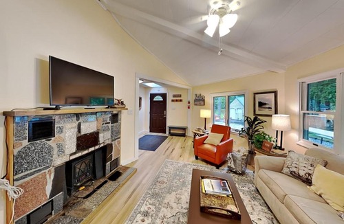 Bucksport House | Water's Edge