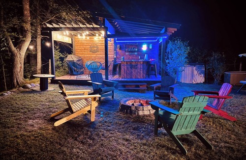 Mansfield-et-Pontefract Cottage | Waterfront Beach Paradise - 3 Bed, 2 Washroom Cottage with Outdoor Bar