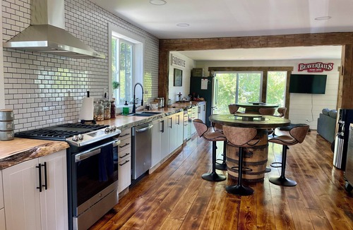 Drummond-North Elmsley House | Waterfront Family Retreat | Sauna & Hot Tub