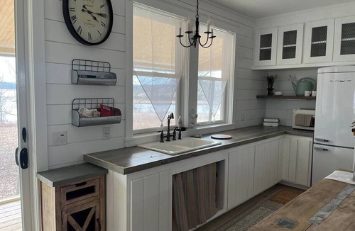 Penobscot Cottage | Waterfront 1BR Salt Pine Cottage Amazing Sunsets