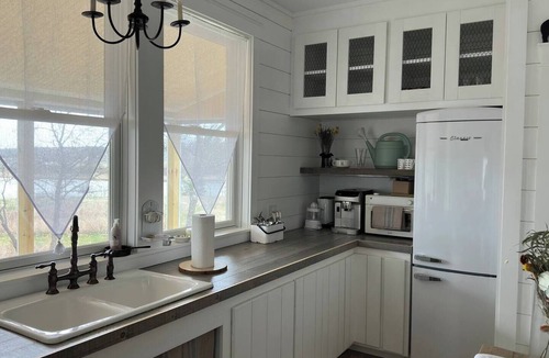 Penobscot Cottage | Waterfront 1BR Salt Pine Cottage Amazing Sunsets