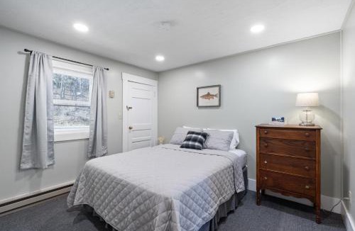 Holderness House | Waterfront 2 bedroom at squam (Suite 11)