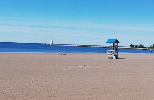 Cobourg Condo | Waterfront 2 Bedroom Condo, Next to Cobourgs Victoria Beach