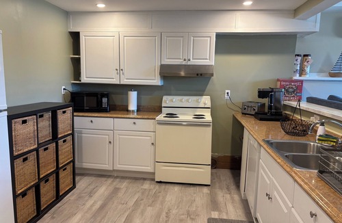 Bristol Condo | Waterfront 3-bedroom condo in lovely Bristol with boat storage available.