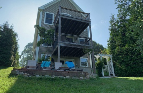 Niantic House | Waterfront 4 bed/4 bath Peaceful Oasis in Giants Neck Beach Community