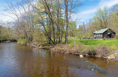 Arlington House | Waterfront Battenkill Cottage Retreat