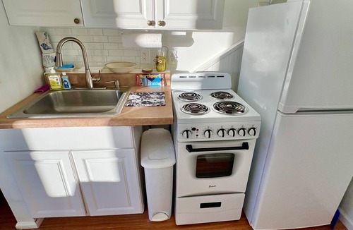 Northport Cottage | Waterfront Beach Cottage Studio Sunsets Private 90 mins MetLife
