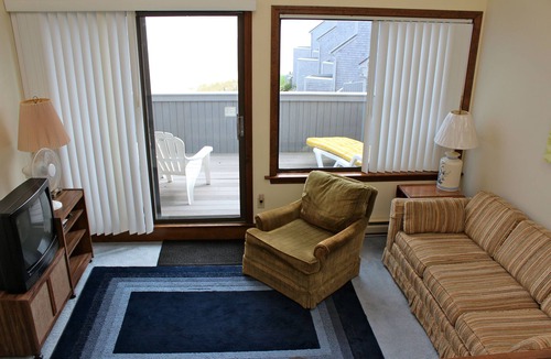 Hyannis Condo | Waterfront condo, Private Beach, Heated Pool, Walk to Ferries and town, Sleeps 8