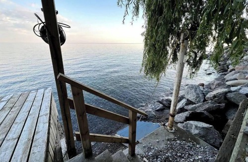 Batawa Cottage | Waterfront Cottage facing Lake Ontario with 3 bedrooms, two bathrooms