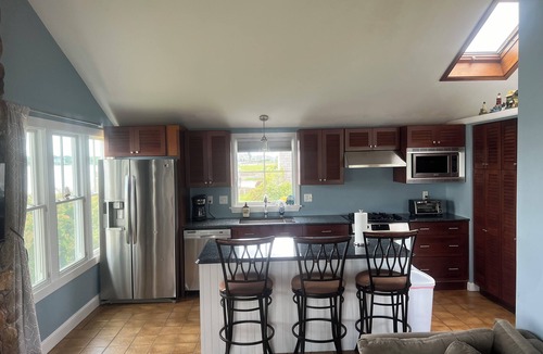 Narragansett Cottage | Waterfront Cottage on Salt Pond in the Heart of Narragansett