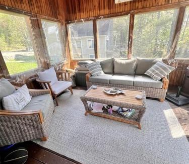 Naples House | Waterfront Cottage with Equipped Deck and Private Dock in Maine