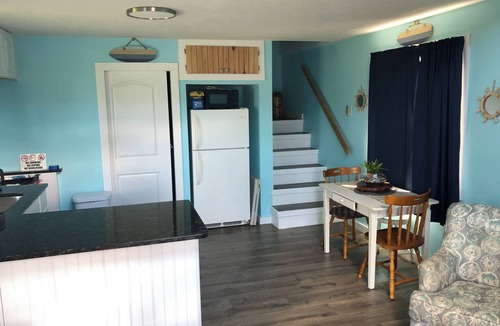 Bayberry Cottage | Waterfront Cozy 1-bedroom loft cottage in Baldwinsville AC, Dock, boat launch