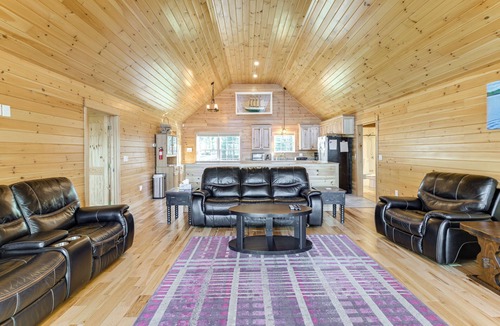 Holden Cottage | Waterfront Davis Pond Cabin w/Dock + Kayaks!