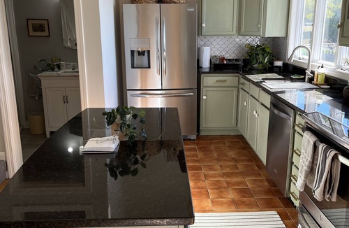Portsmouth Cottage | Waterfront, Dog-Friendly Cottage on the Cove. In safe, quiet neighborhood.