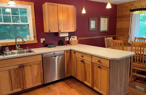 Newbury Ski Chalet | Waterfront Family Friendly 3bed/2Bath home near Sunapee