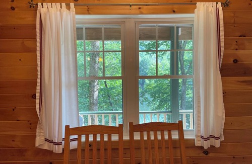 Newbury Ski Chalet | Waterfront Family Friendly 3bed/2Bath home near Sunapee