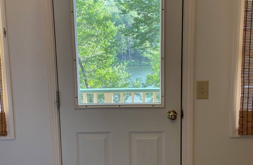 Newbury Ski Chalet | Waterfront Family Friendly 3bed/2Bath home near Sunapee