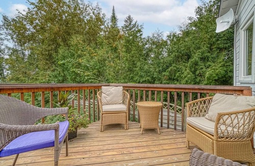 Pontiac Cottage | Waterfront Furnished 4-Season Cottage 40 min from Ottawa