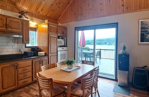 Lac-des-Plages Ski Chalet | Waterfront Getaway with a Spa Family-friendly chalet that sleeps 11