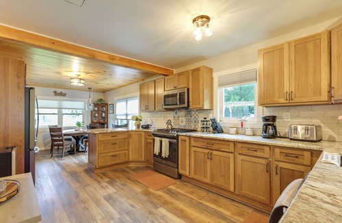 Fort Ann Cottage | Waterfront Haven Bi-level Lakefront Deck/game Cntr