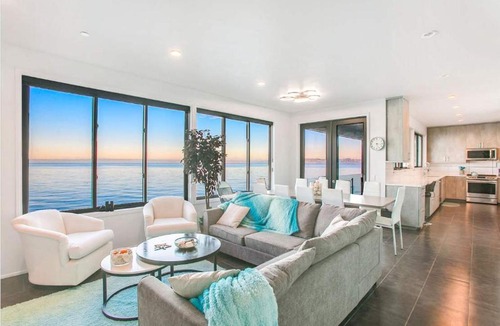 Rollingbay House | Waterfront Haven with Spectacular View in Bainbridge