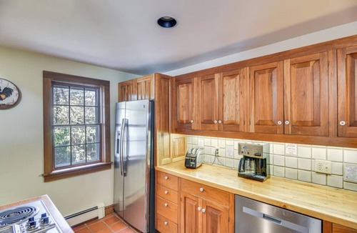 Tisbury House | Waterfront home in Vineyard Haven. Walking distance to shops and dining.