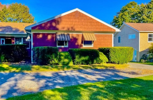 Owls Head House | Waterfront home with beautiful bay views - near shops & dining