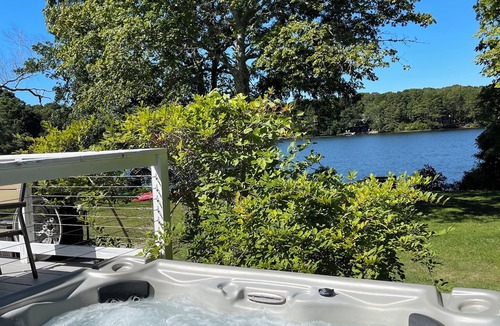 South Yarmouth House | ★ WATERFRONT ★ HOT TUB ★ Kayaks & SUP’s ★ Pets OK ★ King bed ★ Dock ★ Big yard