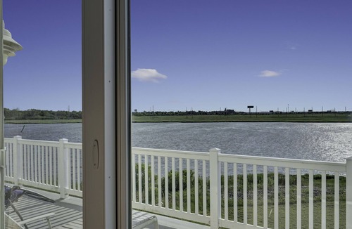 Atlantic City House | Waterfront Mansion 6BR Sleeps 18 Game RM Hot Tub & SUNSET VIEWS elevator Access