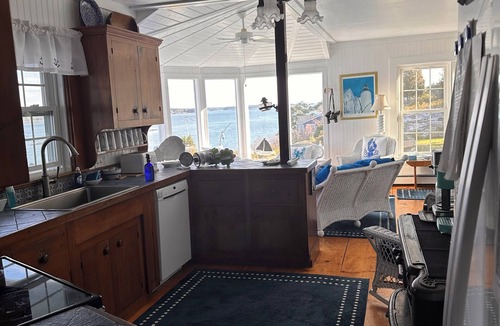 Isle of Springs Cottage | WATERFRONT Retreat venue for up to 60 guests!… Weddings, Reunions, Meetings!…
