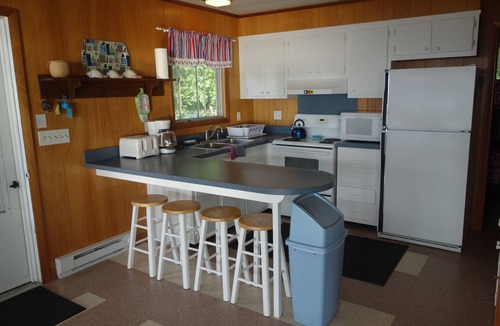 Portsmouth Cottage | Waterfront - secluded beachfrontnlast min. deal 10% off 8/23 to 8/30.