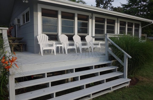Portsmouth Cottage | Waterfront - secluded beachfrontnlast min. deal 10% off 8/23 to 8/30.