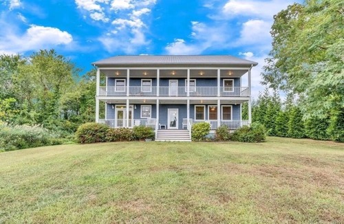 Deale House | Waterfront Spacious 5-bedroom vacation home with WiFi and AC in delightful Deale