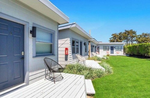 Hampton Bays Hotel | Waterfront studio and more in a Boutique Hotel, Heart of Hampton Bays,.