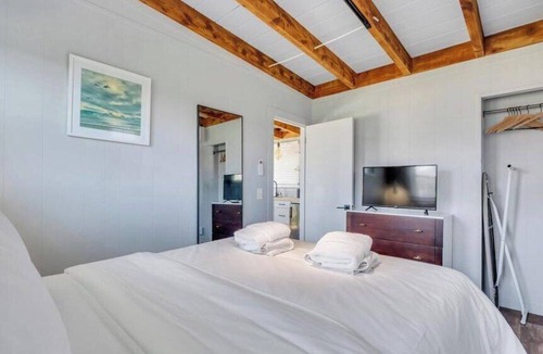 Hampton Bays Hotel | Waterfront suite and more in a Boutique Hotel, Heart of Hampton Bays,.