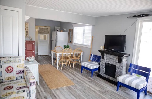 Tiverton Cottage | Waterfront Summer Cottage on Nanaquaket Pond
