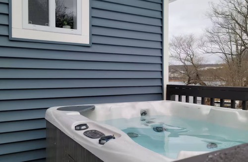 Cortland House | Waterfront with amazing view and hot tub