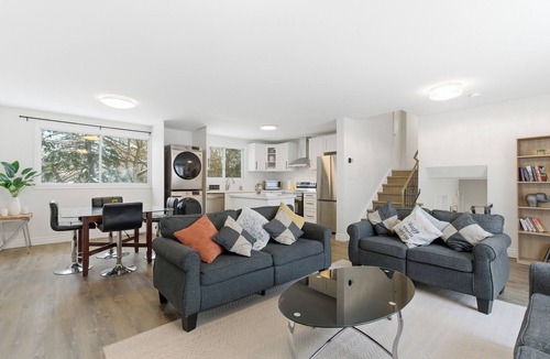 Waterloo House | Waterloo+ Rec room +Workspace+ Park+ Deck+ Free Parking+ St. Jacobs Market