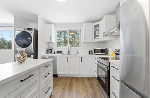 Waterloo House | Waterloo+ Rec room +Workspace+ Park+ Deck+ Free Parking+ St. Jacobs Market