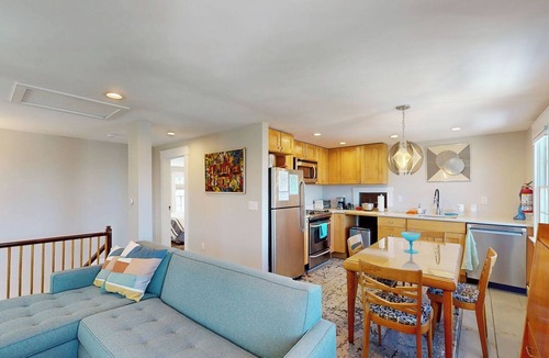 Provincetown Condo | WaterView Cottage, West End-Steps to Beach , Prv Deck & Garden, Internet, Pkg